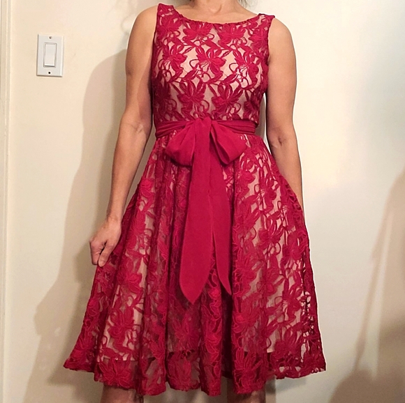 Danny and Nicole red lace dress - Picture 4 of 9